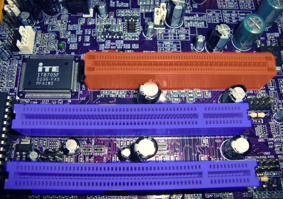 اصلاح اسلات‌های قدیمی AGP برای افزودن پردازنده‌های گرافیکی مدرن و تقویت شبکه محبوبیت عجیبی دارد.
