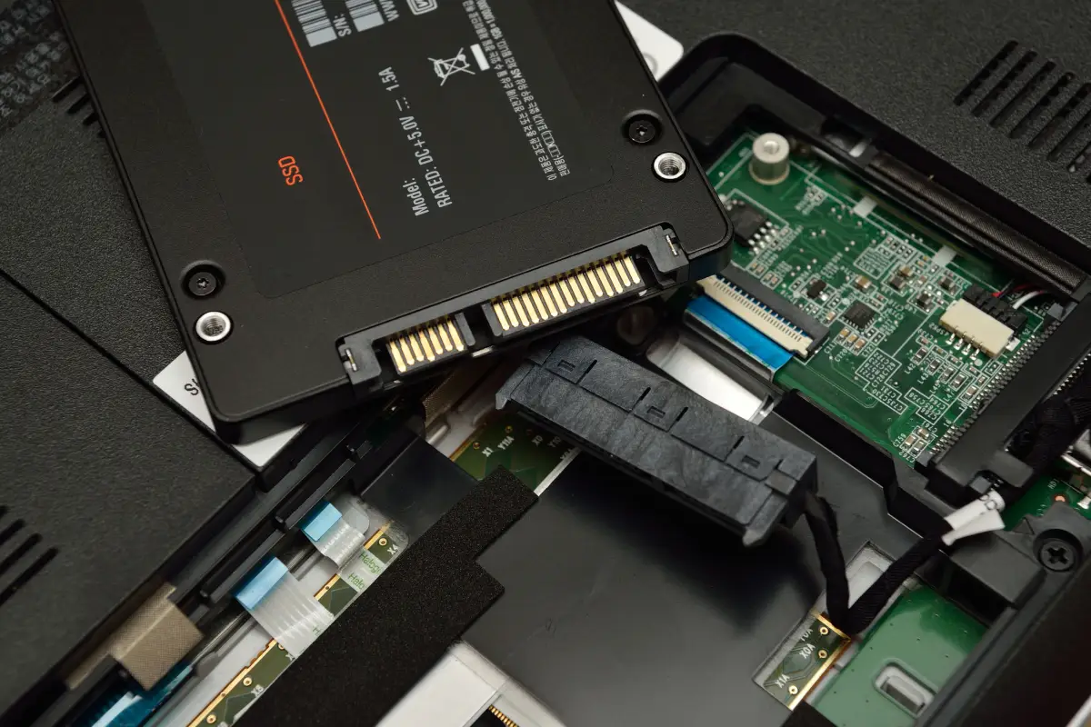چگونه از یک SSD استفاده کنم؟
