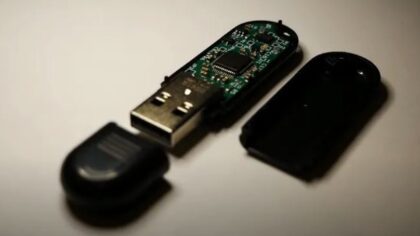 Ovrdrive USB فلش درایوی با مکانیزم های عجیب امنیتی معرفی شد!